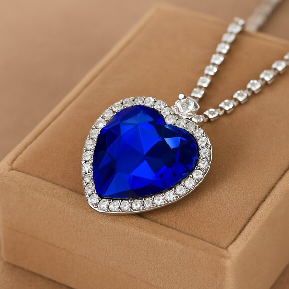 Titanic Heart of the Ocean Jewelry Set Necklace, Earrings & Bracelet, Organizer - Picture 7 of 11